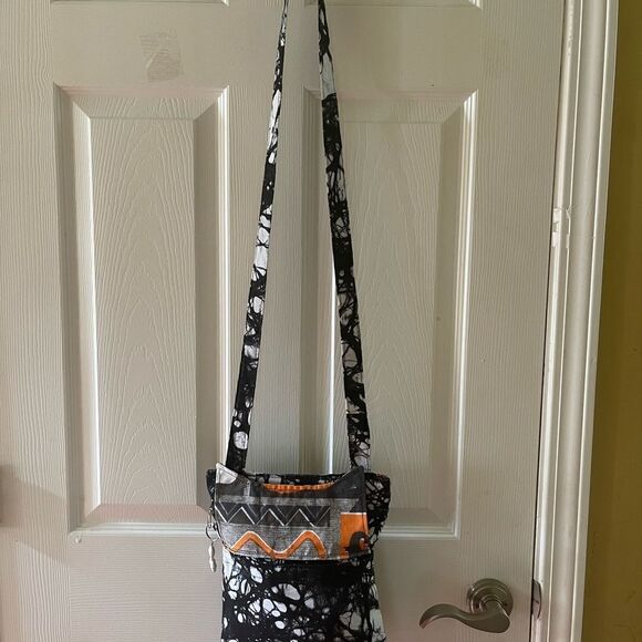 Project Lydia Giraffe Black and White Small crossbody bag . - Picture 2 of 12